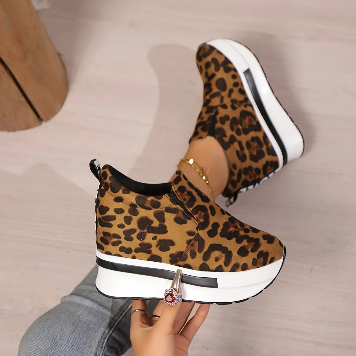 Hako - Deportiva con Plataforma Track sin Cordones