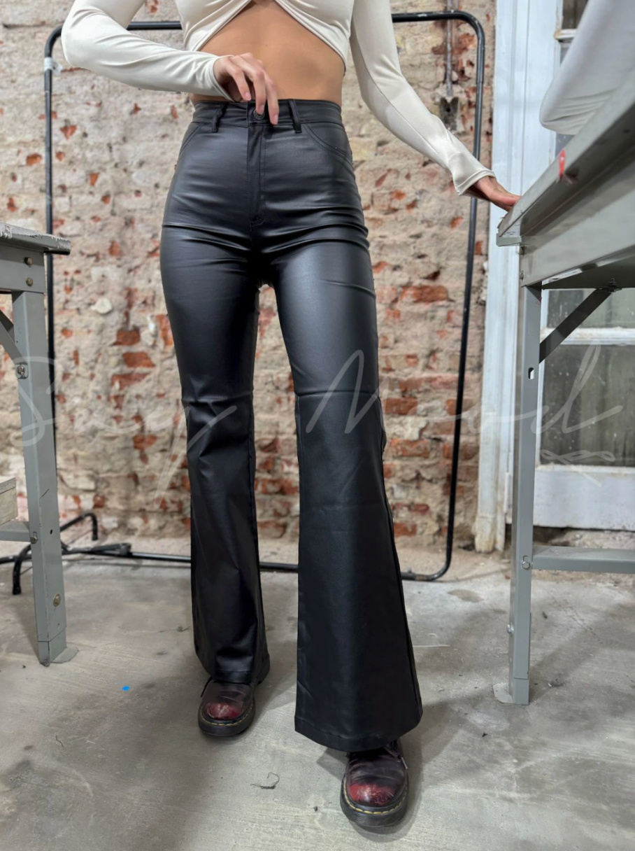 Pantalón De Cuero Feid - Efecto Push Up