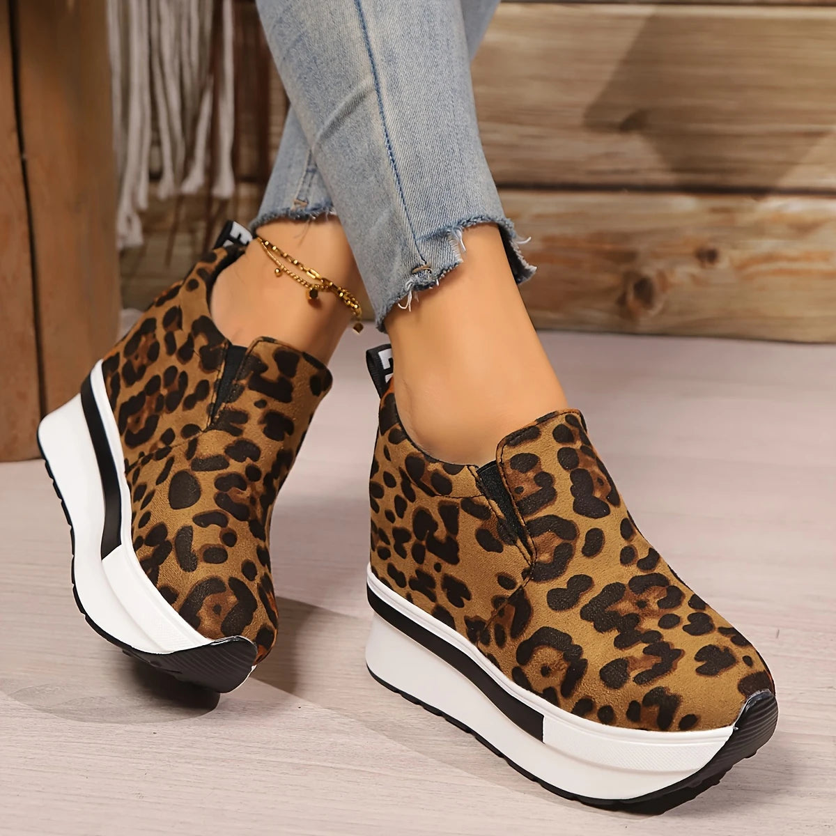 Hako - Deportiva con Plataforma Track sin Cordones