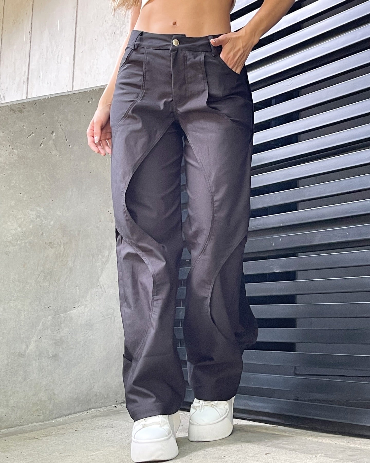 Hera - Pantalón Holgado con Múltiples Bolsillos